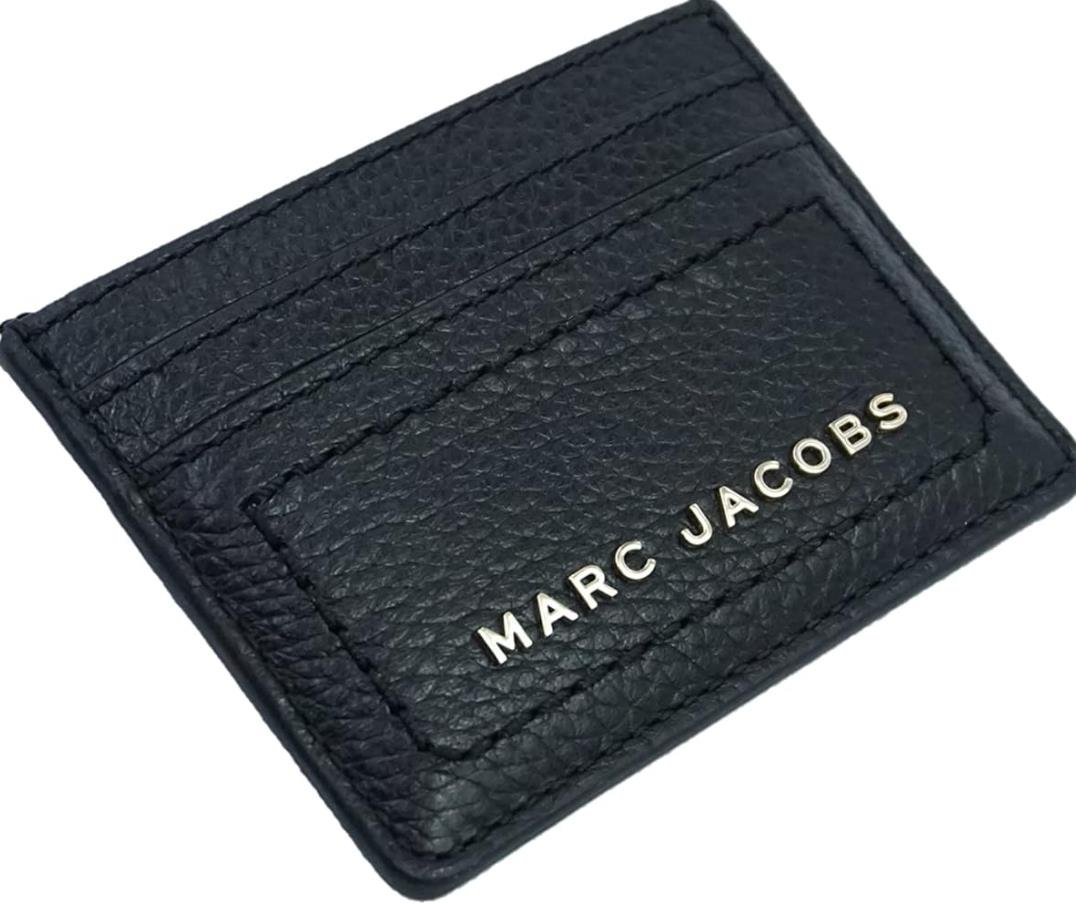 Stylish card holder by Marc Jacobs in sleek white leather with embossed logo design